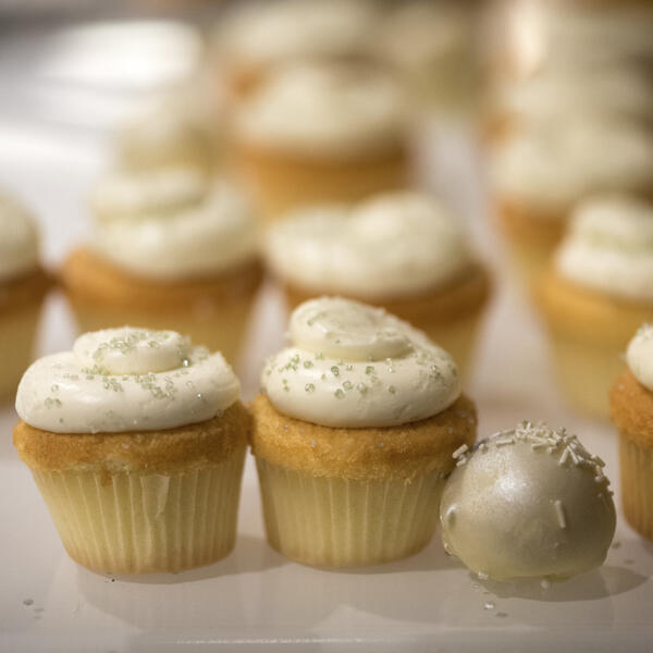 white cream cupcakes