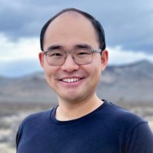 Cong Su Headshot