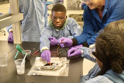 Students visit the Energy Sciences Institute 